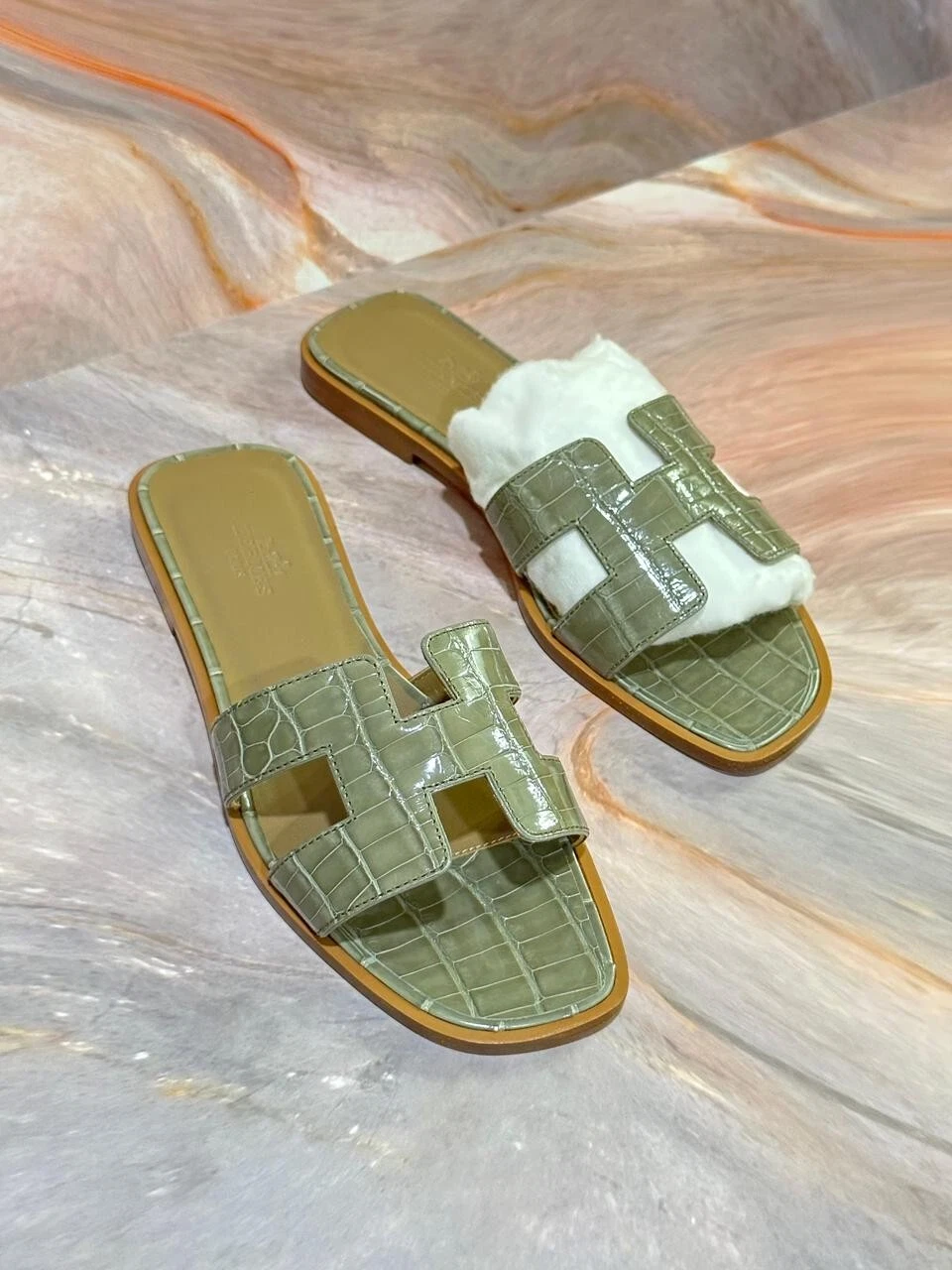 BNIB HERMES ORAN SANDAL CROCO GRISS TOURTELLE SIZE 35 RARE